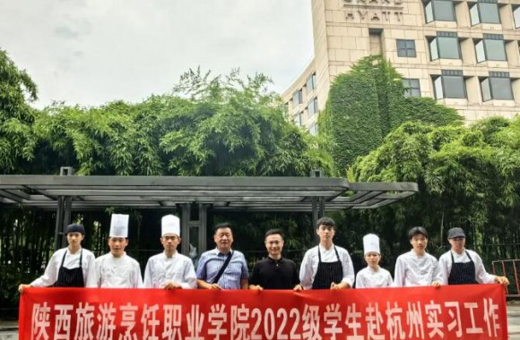 学院院长赴校企合作酒店看望实习学生