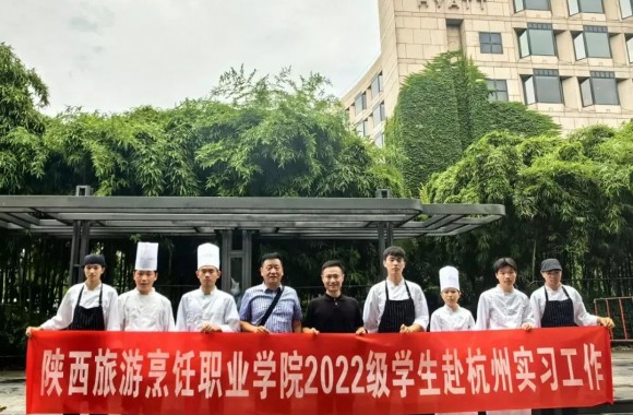 心系学子·大爱常存|beat365平台官方网站院长王新丽亲赴校企合作单位一线看望实习学生