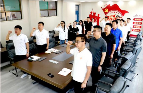 守党纪 践初心 正学风 铸党魂 | beat365平台官方网站学生党支部开展党纪学习教育暨“迎七一”系列活动