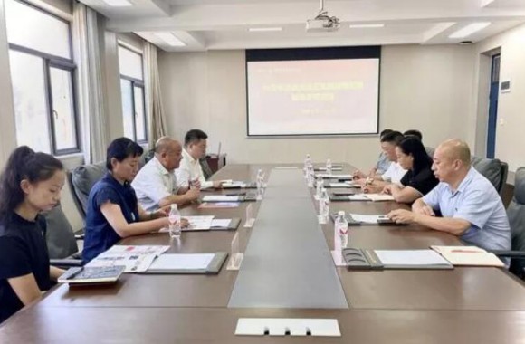 长安航空党委书记侯占发一行到beat365平台官方网站参观交流