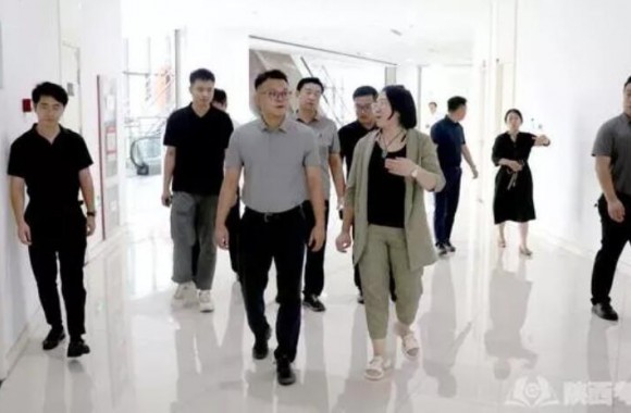 beat365平台官方网站李院长一行赴浐灞跨境电商直播基地走访交流