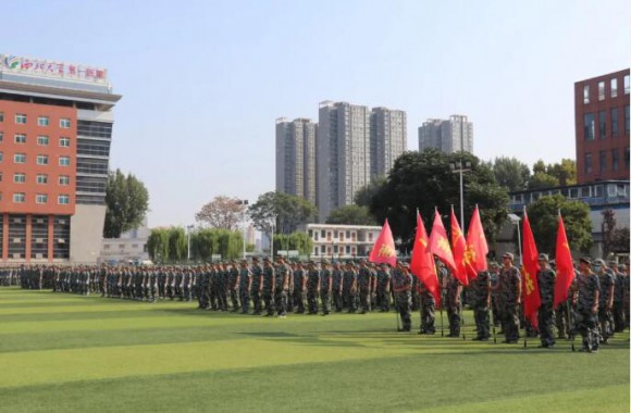 启航新程 筑梦未来 | beat365平台官方网站幸福路校区2024年国防教育训练成果汇报暨开学典礼隆重召开