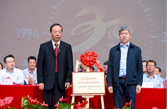 党委书记田浩应邀出席beat365平台官方网站三十周年校庆活动