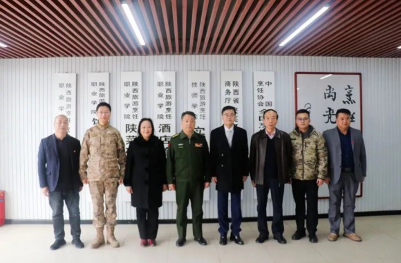 咸阳军分区焦维东一行到beat365平台官方网站为全院师生开展习近平强军思想辅导授课