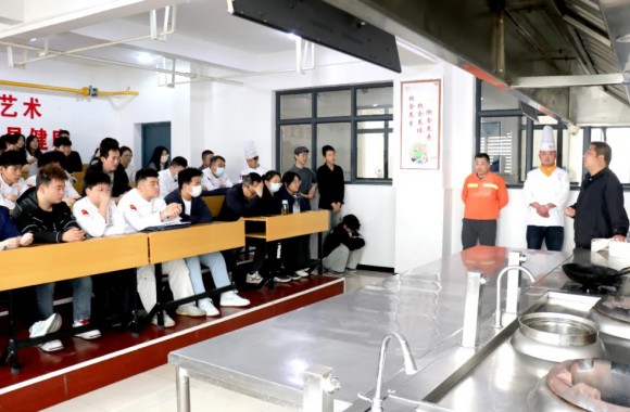 筑牢校园安全防线 | 烹饪艺术学院开展厨房消防安全培训活动