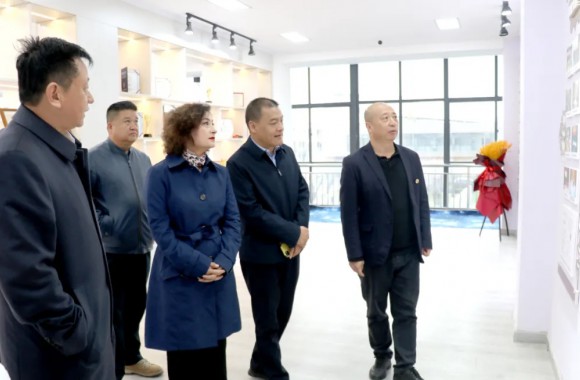 新疆生产建设兵团第八师石河子市党委来beat365官网参观交流