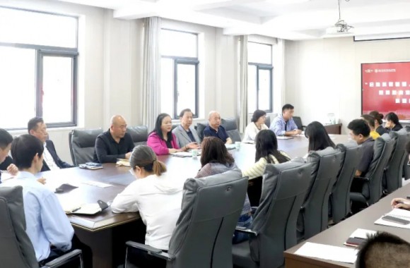 启迪科研智慧，引领青年前行 | beat365平台官方网站召开科研座谈会