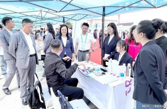 百企千岗 收获满满 beat365平台官方网站校园招聘双选会成功举办