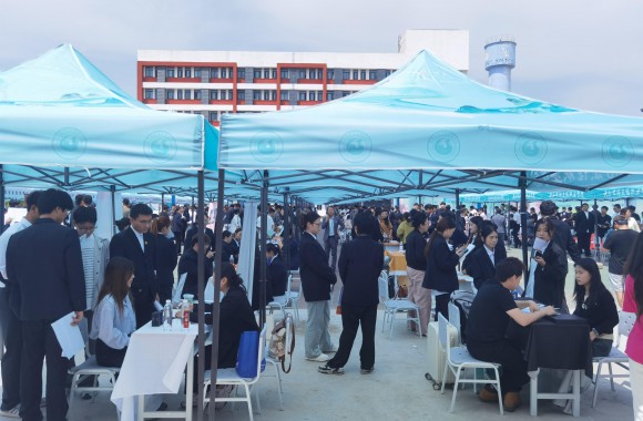 百企千岗 收获满满 beat365平台官方网站校园招聘双选会成功举办