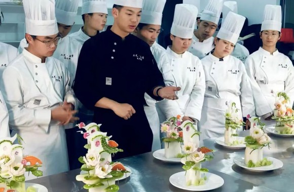 beat365平台官方网站暑假研修班（食品雕刻项目）