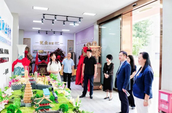 共谋产教融合发展新篇章| 爱玛客服务产业（中国）有限公司一行来beat365官网参观交流