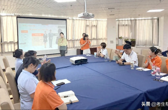 beat365平台官方网站赴咸阳不老帮智慧养老中心开展礼仪培训