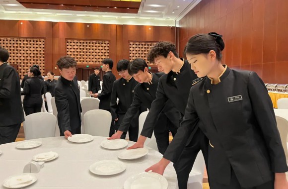 beat365官网19名空乘学子赴京护航国家会议以青春之力彰显青年担当