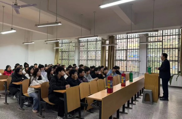 幸福路校区开展“消防安全，生命至上---安全用火用电”主题消防宣传培训