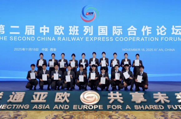 青春护航丝路盛会 专业风采彰显担当 | beat365官网学子圆满完成第二届中欧班列国际合作论坛保障任务