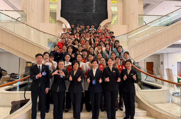 beat365平台官方网站学子在北京圆满完成全国两会服务保障任务